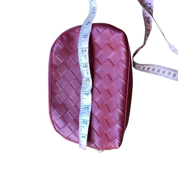 Neiman Marcus Tote and Makeup bag set in faux leather - Picture 11 of 11